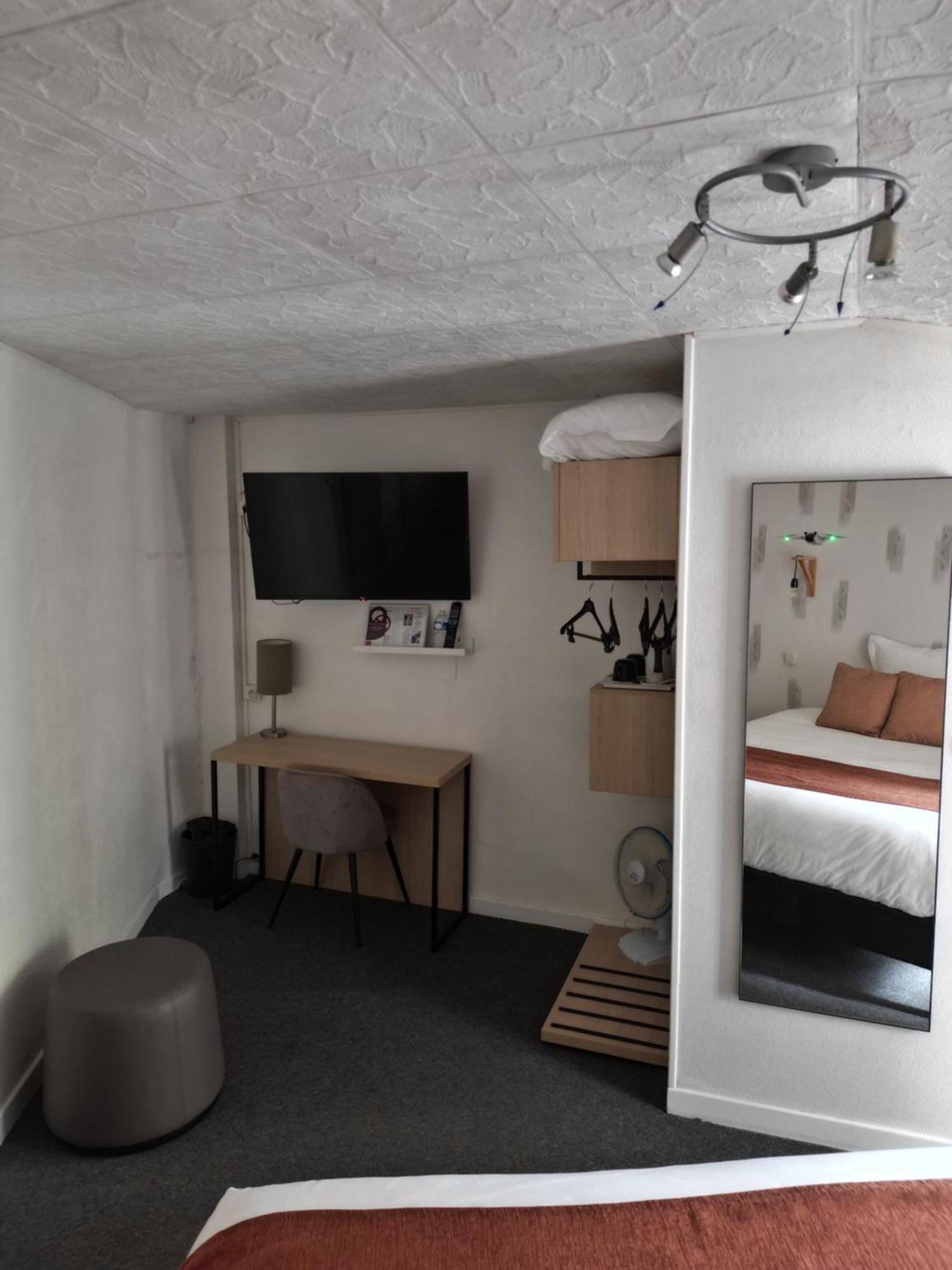 Hotel H\u00F4tel des Platanes Villeneuve-sur-Lot Exterior foto